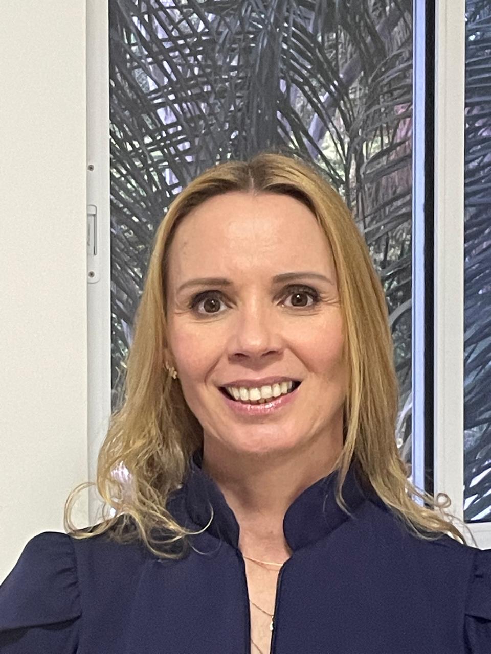 Dra. Célia Cursino